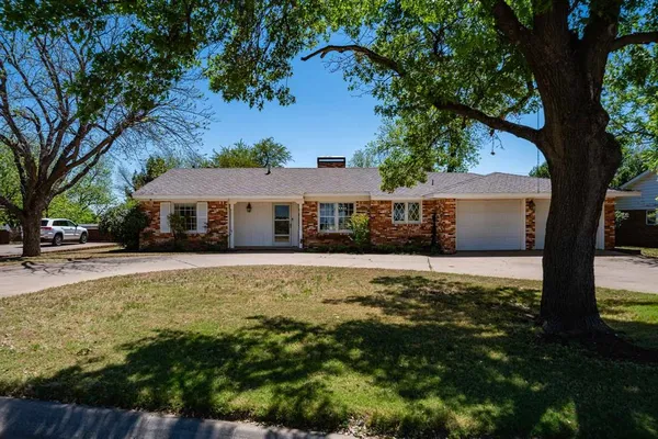 $319,000 | 1902 Country Club Drive, Sweetwater, TX 79556