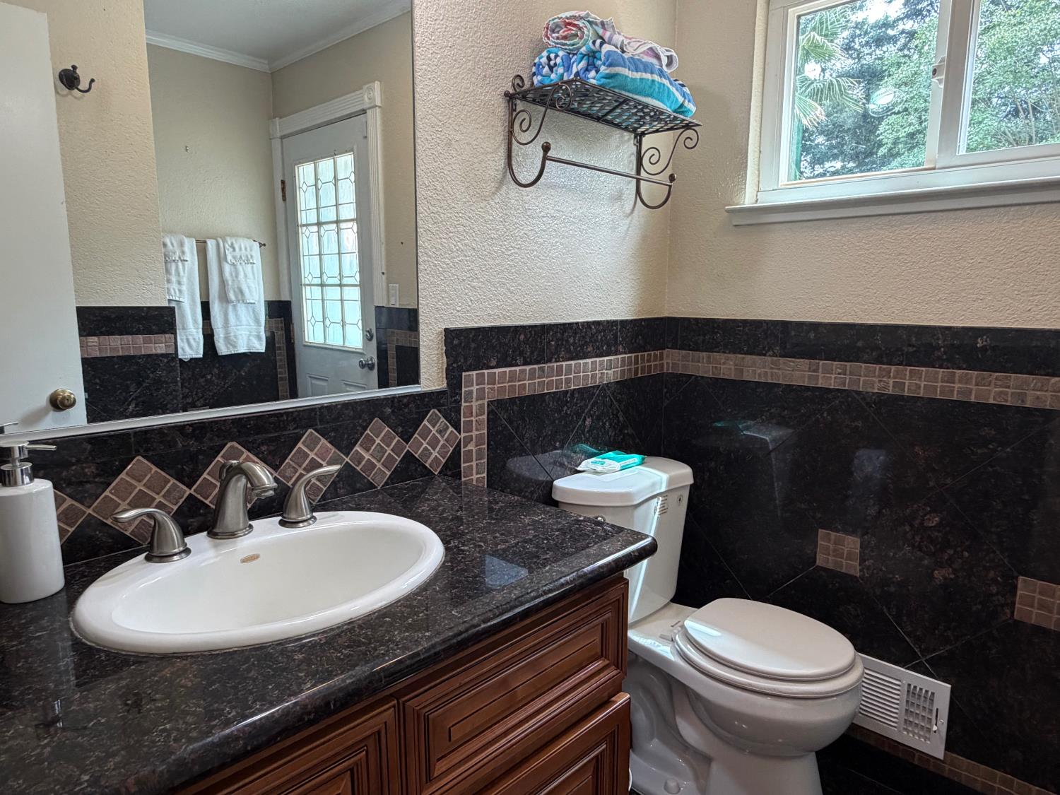 4206 Zephyr Way Sacramento, CA 95821 - Photo 14 of 42