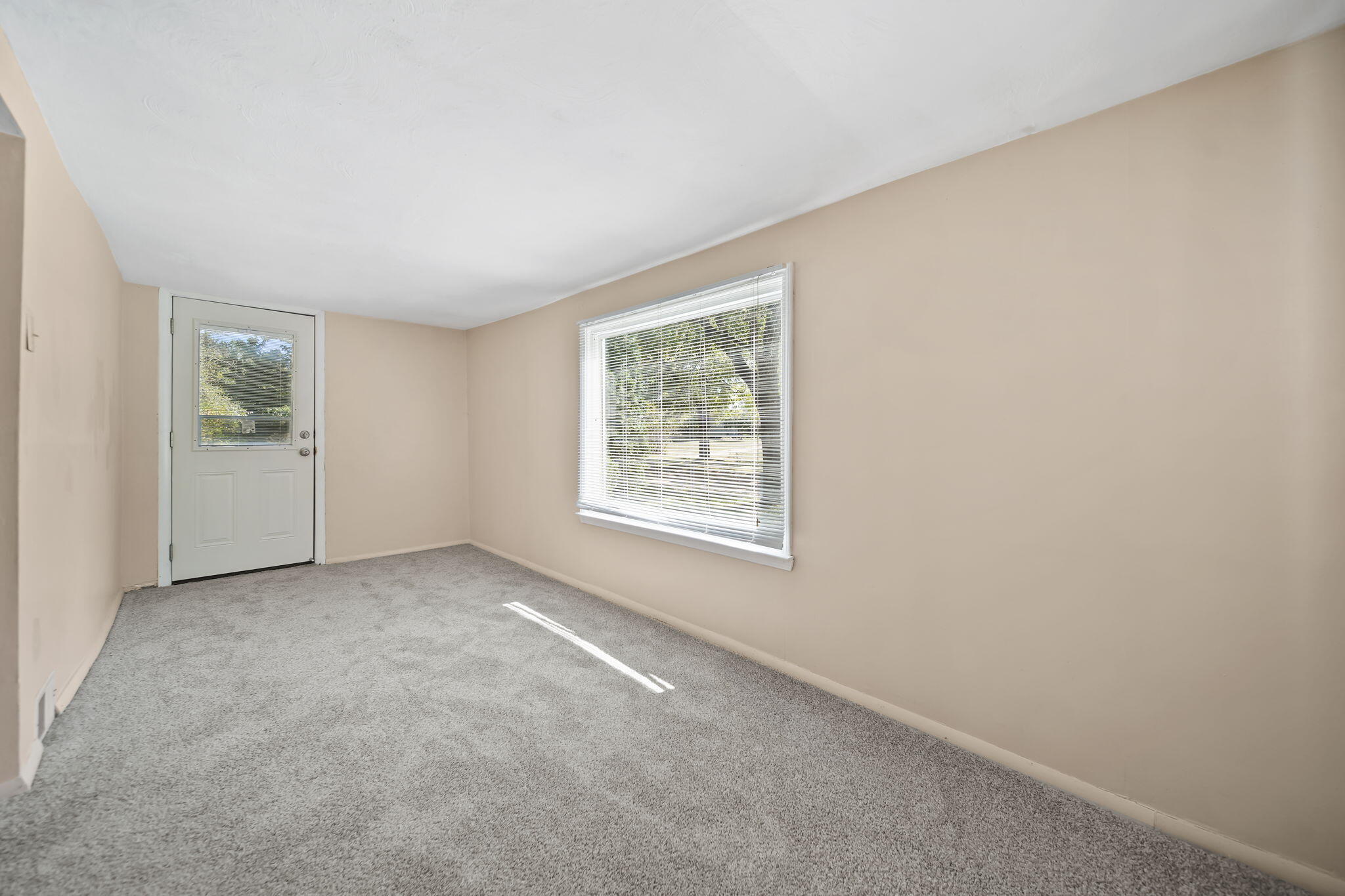 48000 Wear Road Belleville, MI 48111 - Photo 8 of 38 6-web-or-mls-DSC08732