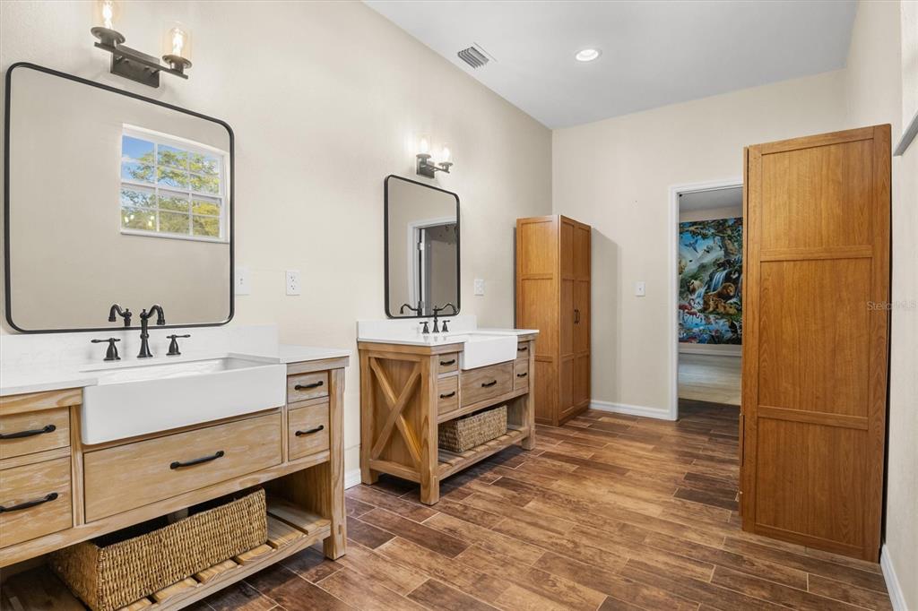 4020 Connersville Road Bartow, FL 33830 - Photo 23 of 50 a view of bathroom with dual sinks