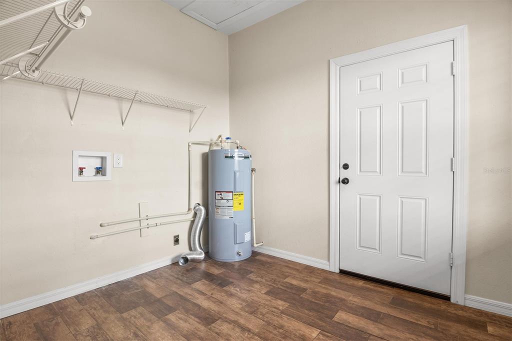 4020 Connersville Road Bartow, FL 33830 - Photo 28 of 50 a view of empty room with wooden floor