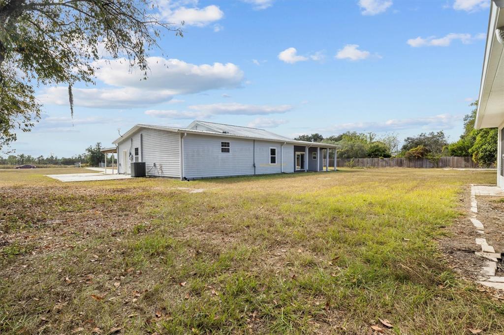 4020 Connersville Road Bartow, FL 33830 - Photo 31 of 50 a view of a big room with an ocean and mountain view