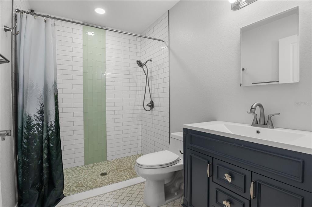 4020 Connersville Road Bartow, FL 33830 - Photo 40 of 50 a bathroom with a sink a toilet and shower