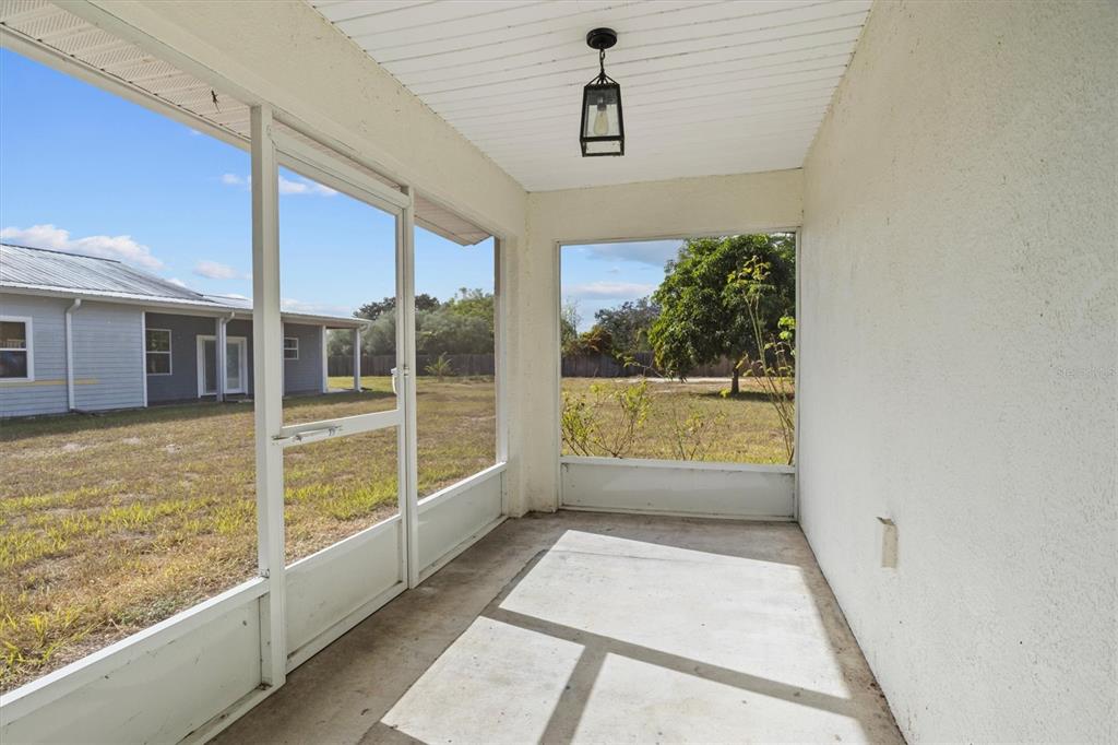 4020 Connersville Road Bartow, FL 33830 - Photo 44 of 50 a view of a room with wooden floor and windows