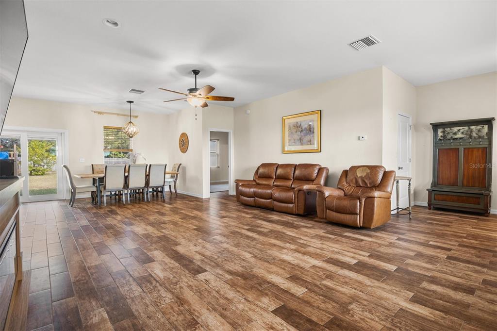 4020 Connersville Road Bartow, FL 33830 - Photo 7 of 50 a living room with furniture and wooden floor