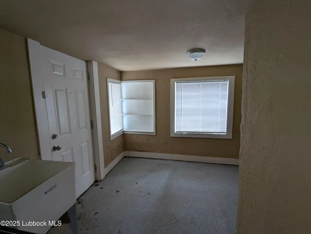 a view of room with window and tub
