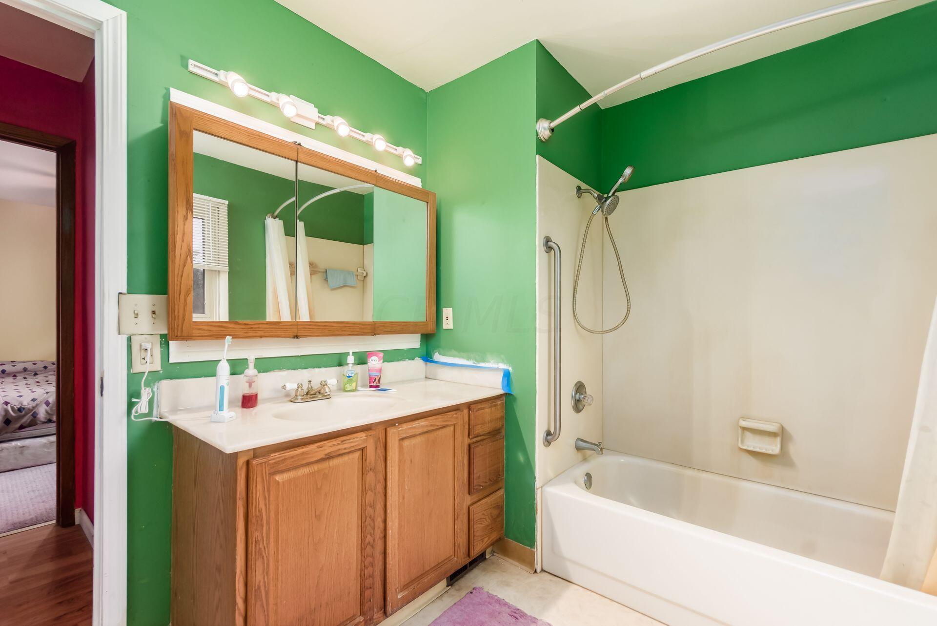 8526 State Rte 207 Mount Sterling, OH 43143 - Photo 24 of 33 Full bath