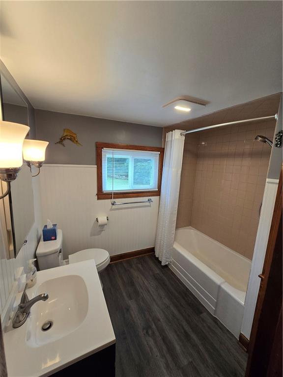 368 Pittsburgh Road Butler, PA 16002 - Photo 25 of 26 a bathroom with a sink toilet and shower
