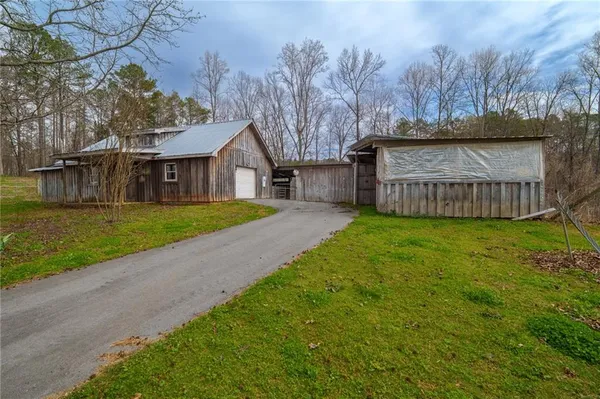 $950,000 | 723 Sulphur Springs Road Southeast, Fairmount, GA 30139