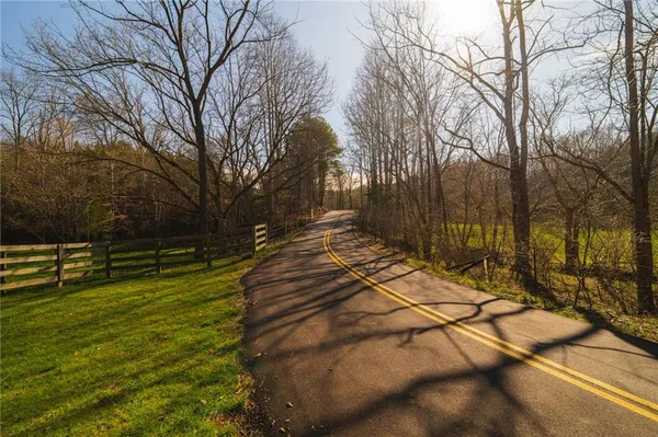 $950,000 | 723 Sulphur Springs Road Southeast, Fairmount, GA 30139