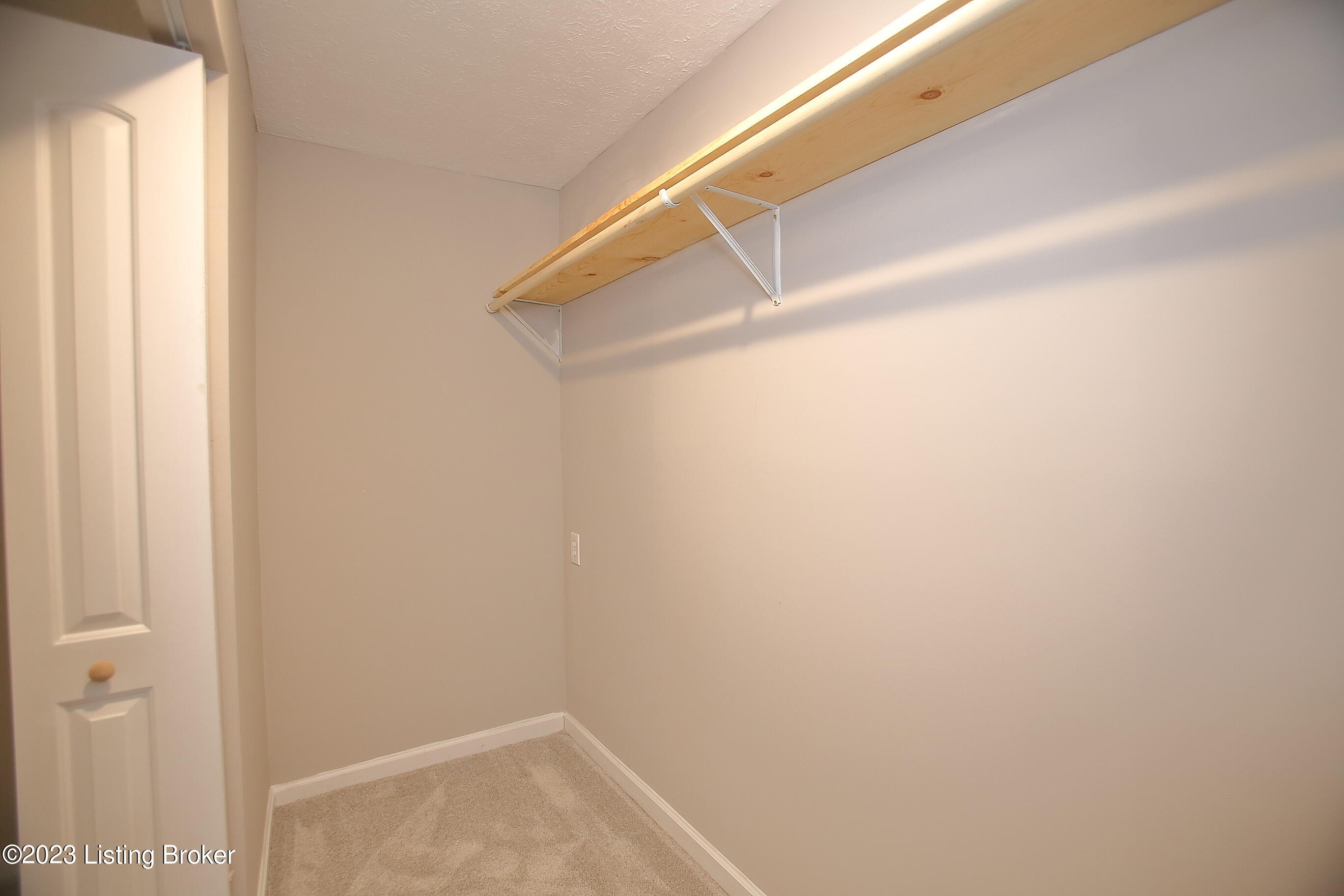 16 Welby Road Louisville, KY 40258 - Photo 20 of 44 Bedroom 2