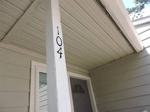 $1,150 | 17401 Red Oak Drive, Unit 104, Houston, TX 77090