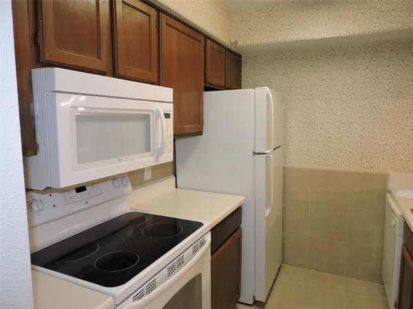 $1,150 | 17401 Red Oak Drive, Unit 104, Houston, TX 77090