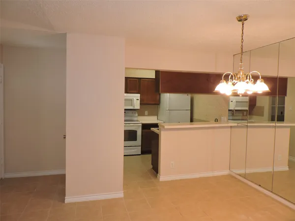 $1,150 | 17401 Red Oak Drive, Unit 104, Houston, TX 77090