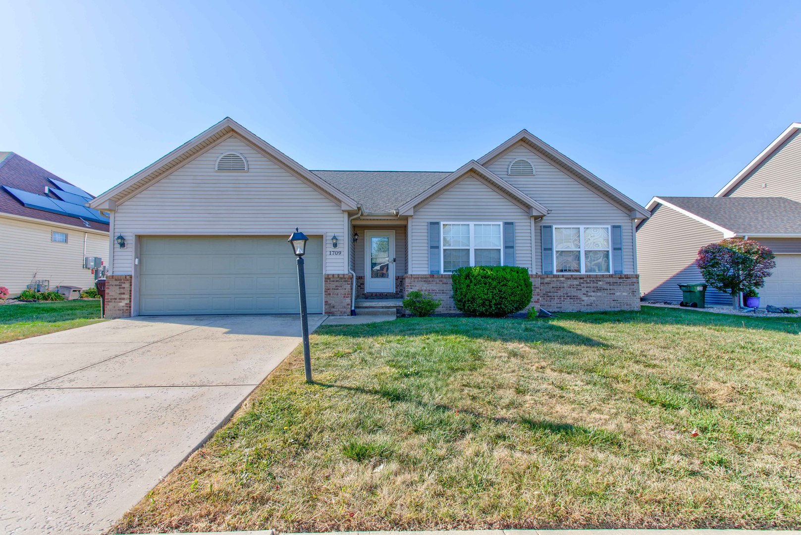 1709 Hunters Ridge Court Mahomet, IL 61853 - Photo 2 of 42 Gallery Image 2
