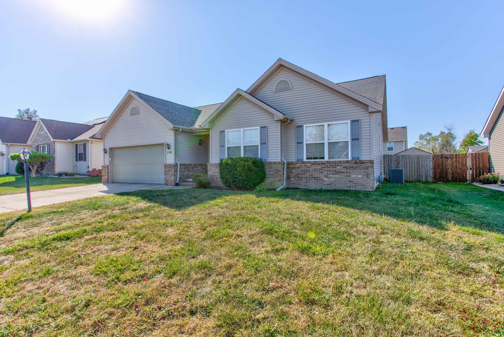 1709 Hunters Ridge Court Mahomet, IL 61853 - Photo 3 of 42 Gallery Image 3