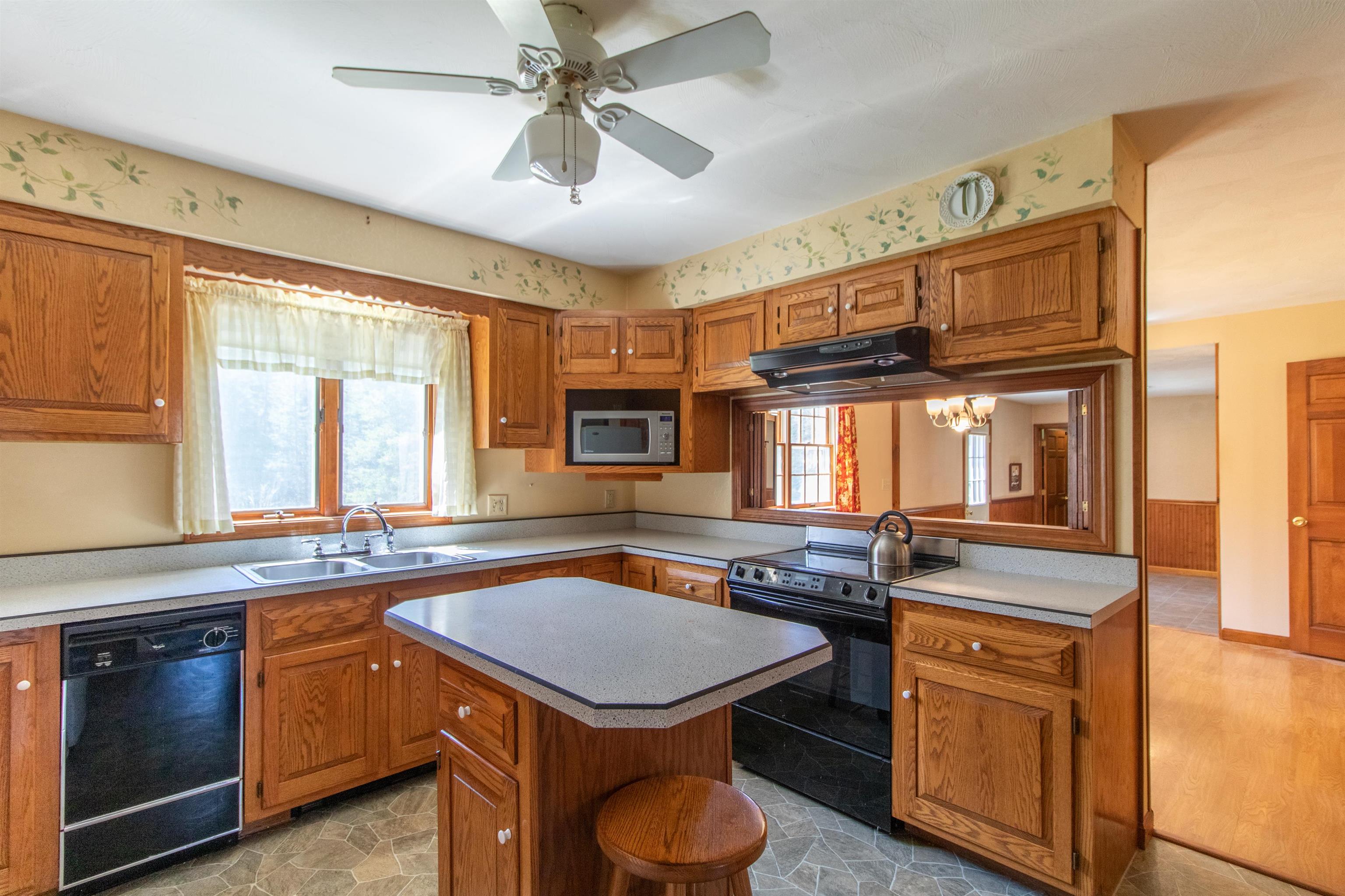 1017 Railroad Street Brighton, VT 05846 - Photo 16 of 60