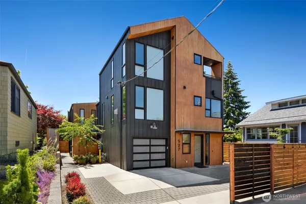 $825,000 | 527 B Northeast 89th Street, Seattle, WA 98115