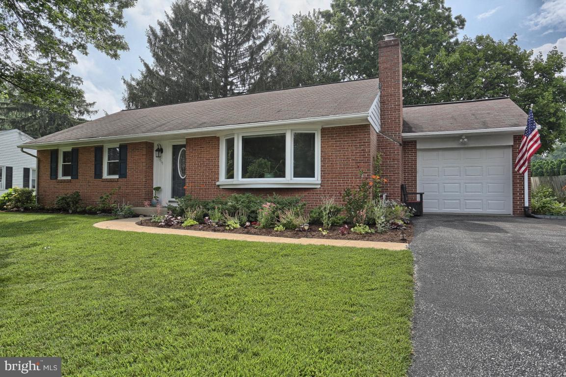 815 Robin Road Lancaster, PA 17601 - Photo 2 of 22 Gallery Image 2
