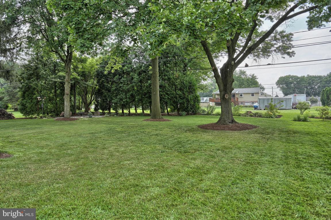 815 Robin Road Lancaster, PA 17601 - Photo 3 of 22 Gallery Image 3