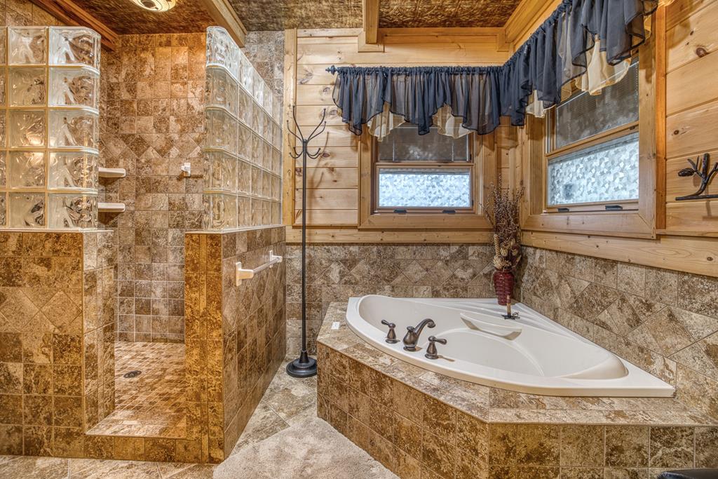 671 Stover Knob Trail Cherry Log, GA 30522 - Photo 28 of 89 a bathroom with shower and bathtub