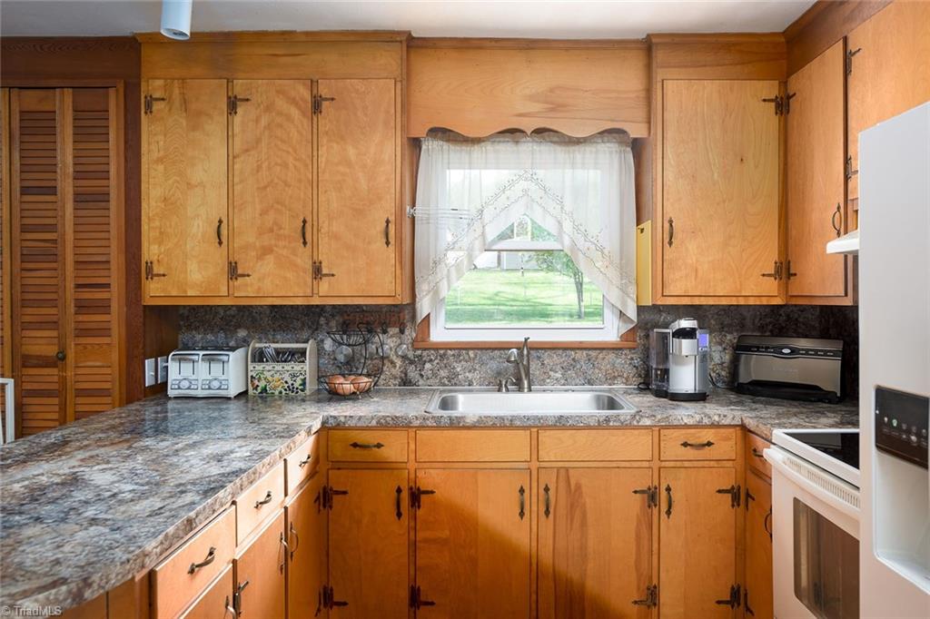 205 Rink Road Winston-Salem, NC 27107 - Photo 9 of 28 Gallery Image 9
