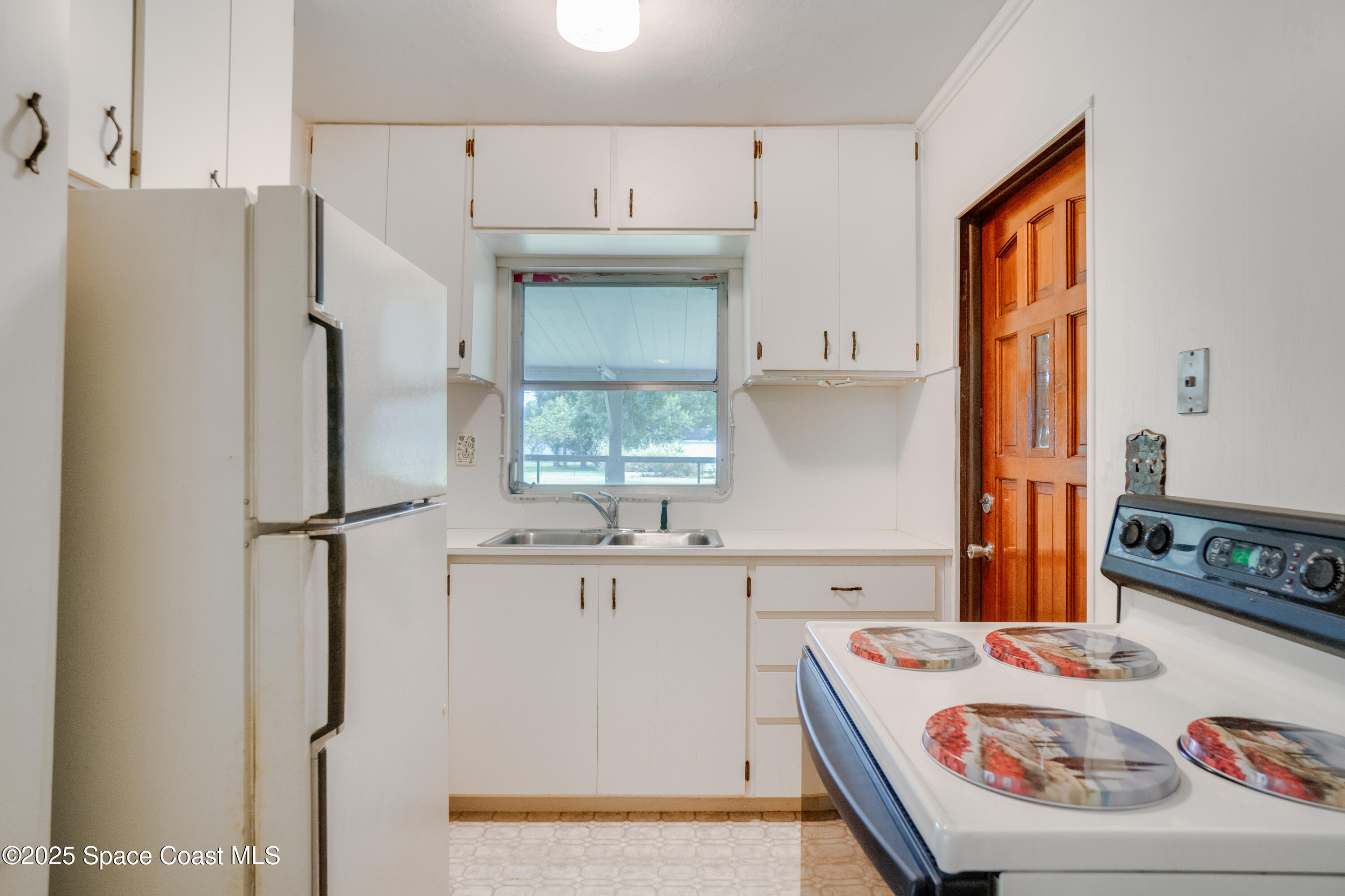 3553 Ellis Lane Mims, FL 32754 - Photo 5 of 20 #5 (5)