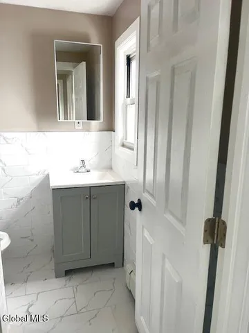 $1,700 | Undisclosed Address, Cohoes, NY 12047