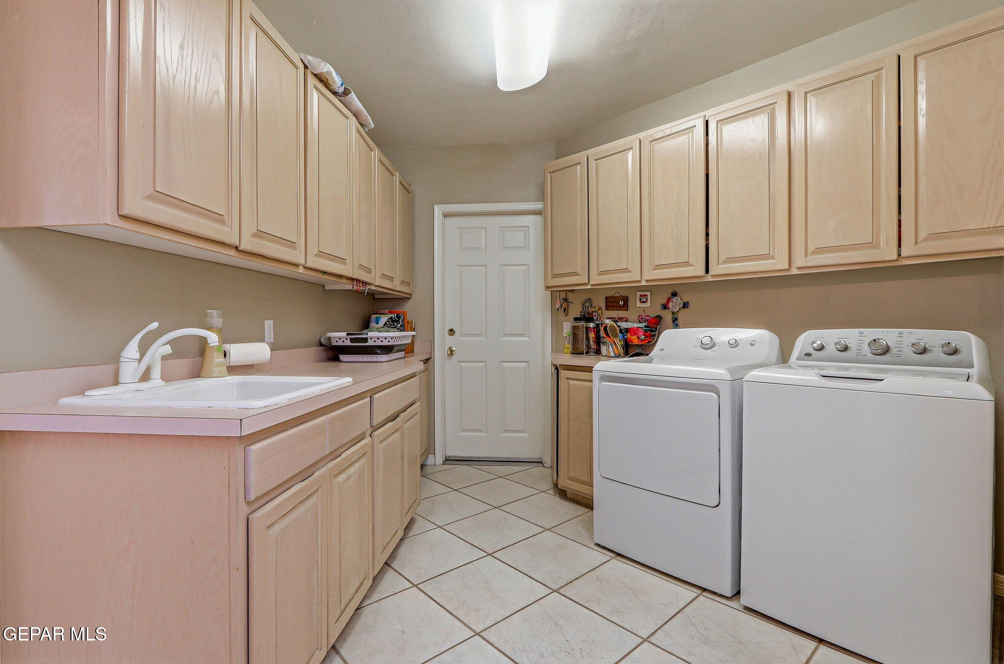 5806 Diamond Point Circle El Paso, TX 79912 - Photo 51 of 61 a utility room with dryer and washer