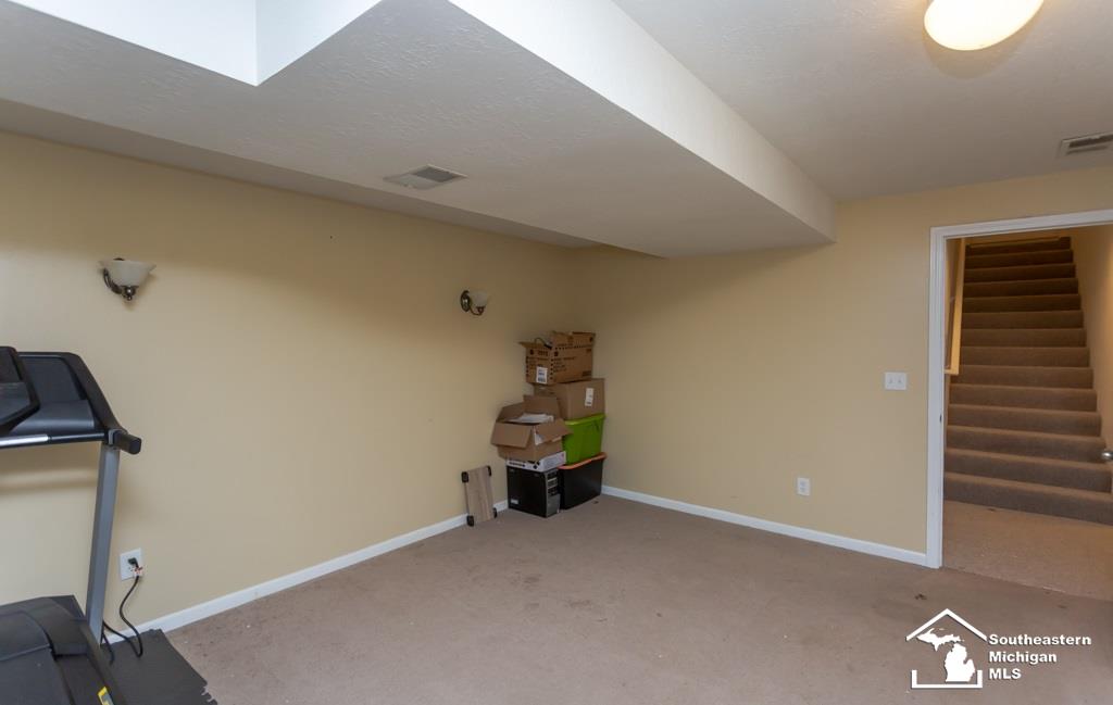 2910 East Valley Road Adrian, MI 49221 - Photo 31 of 37 50029774-30.JPG