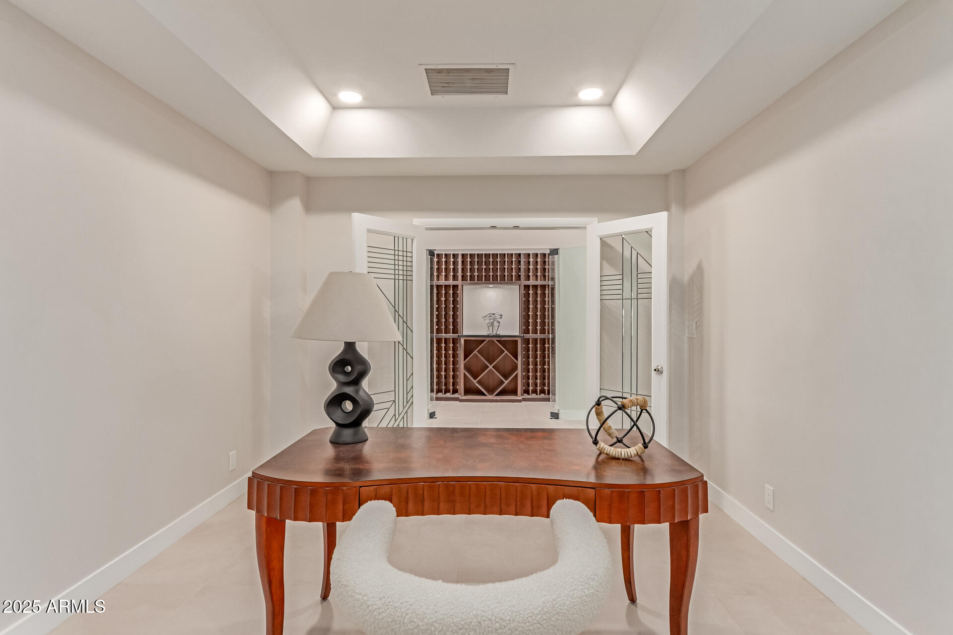 3301 East Rovey Avenue Paradise Valley, AZ 85253 - Photo 63 of 105 a room with table and mirror