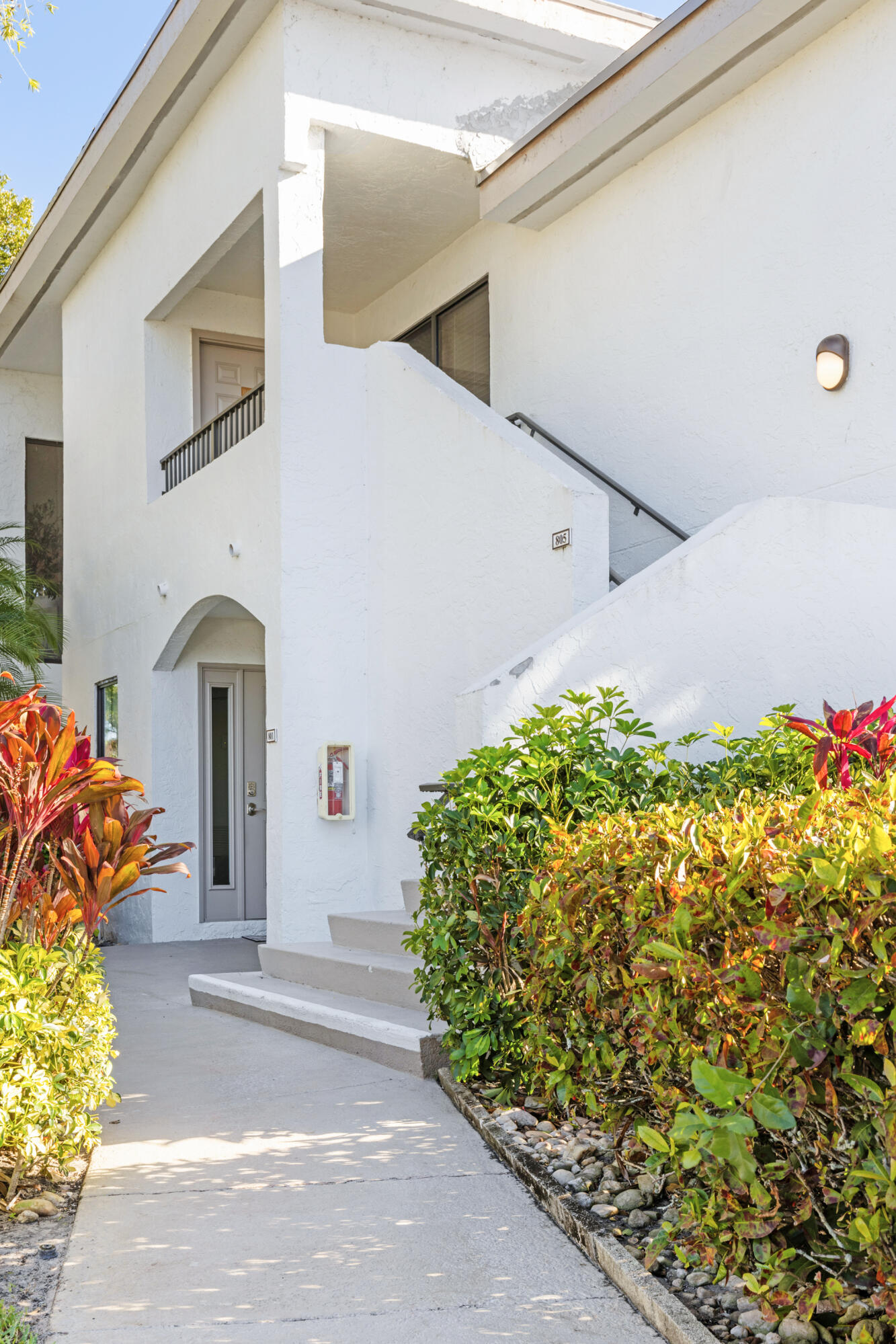 7527 Glendevon Lane, Unit 805 Delray Beach, FL 33446 - Photo 2 of 52 Front