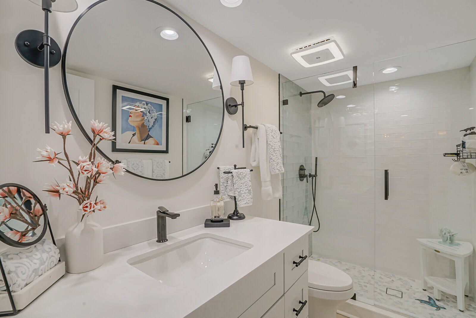 7527 Glendevon Lane, Unit 805 Delray Beach, FL 33446 - Photo 29 of 52 Guest Bath