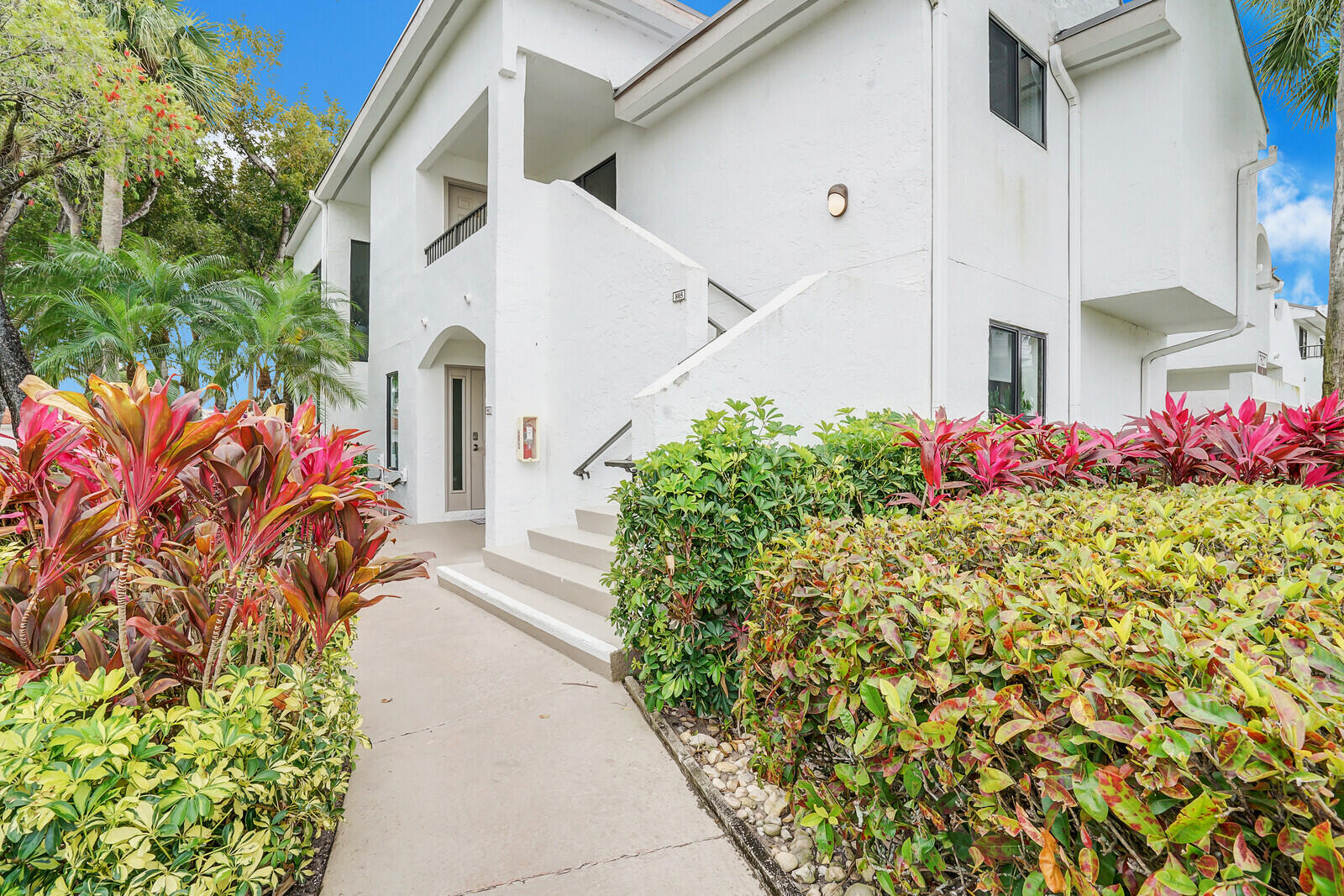 7527 Glendevon Lane, Unit 805 Delray Beach, FL 33446 - Photo 3 of 52 Front