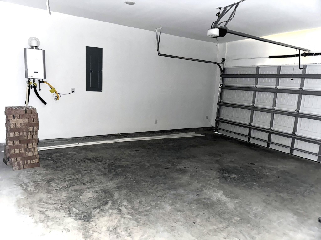 8438 Bay Rdg Circle Baytown, TX 77523 - Photo 20 of 22 Garage