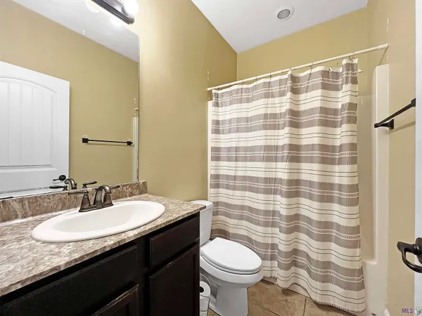 $275,000 | 10459 Oakmount Drive, Denham Springs, LA 70706