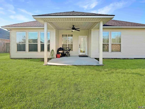 $275,000 | 10459 Oakmount Drive, Denham Springs, LA 70706