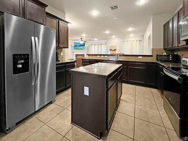 $275,000 | 10459 Oakmount Drive, Denham Springs, LA 70706