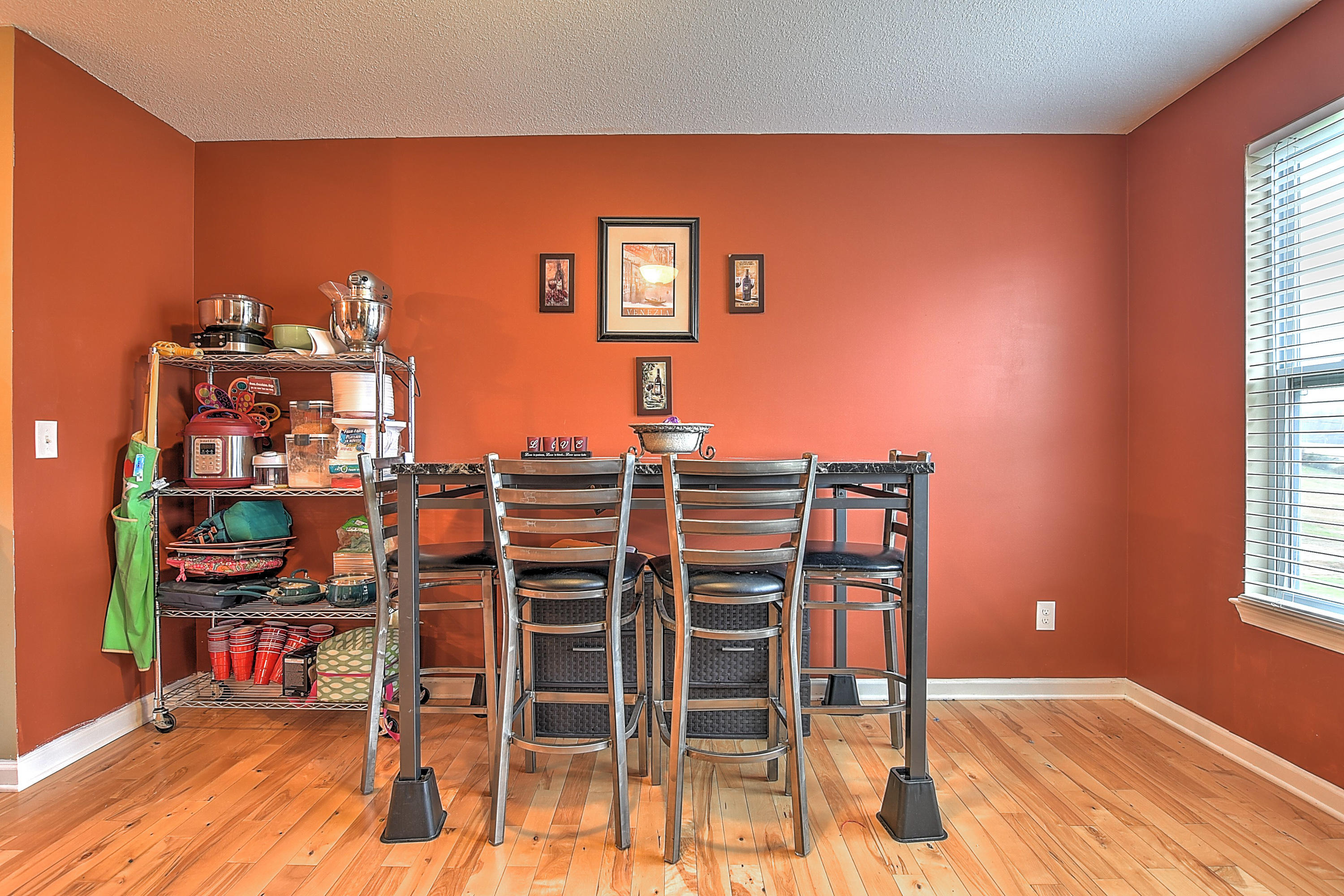 422 Poplar Ridge Road Piney Flats, TN 37686 - Photo 7 of 23 Dining 2