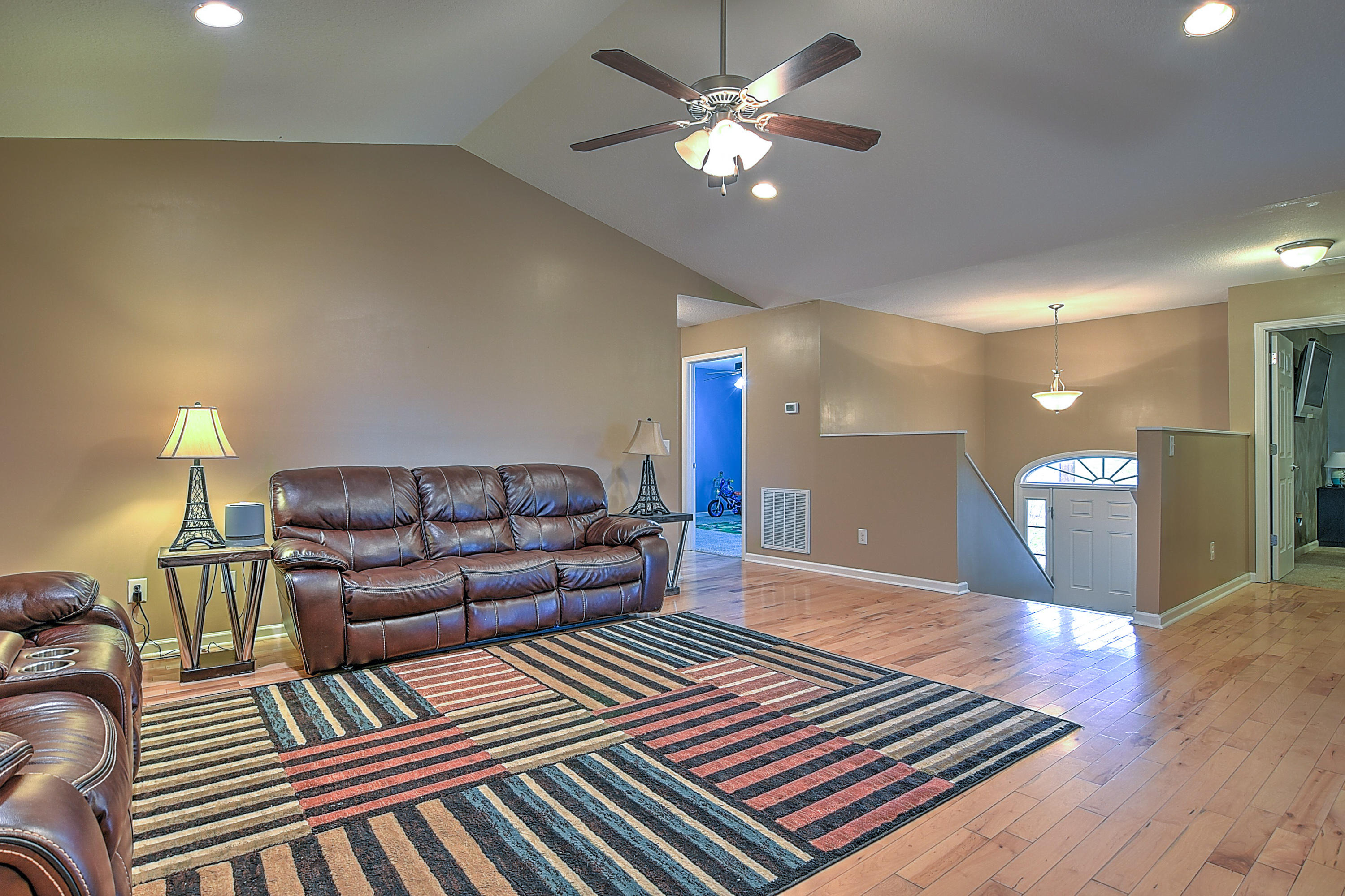 422 Poplar Ridge Road Piney Flats, TN 37686 - Photo 10 of 23 LR 1