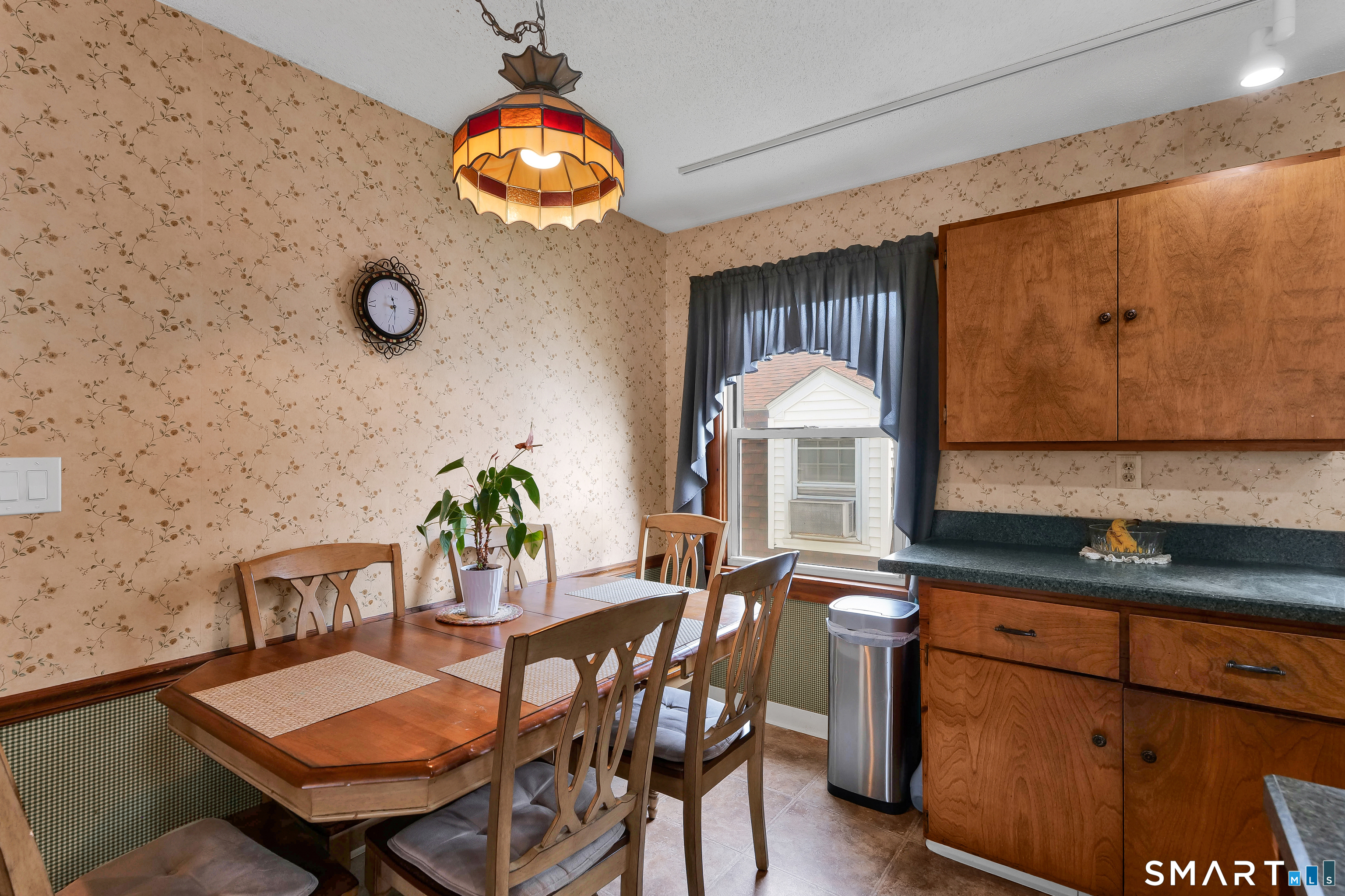 172 Nott Street Wethersfield, CT 06109 - Photo 17 of 35 2nd flr kitchen eating area