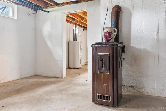 a view of a storage & utility room