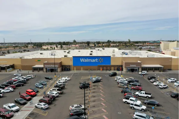 a view of a parking area