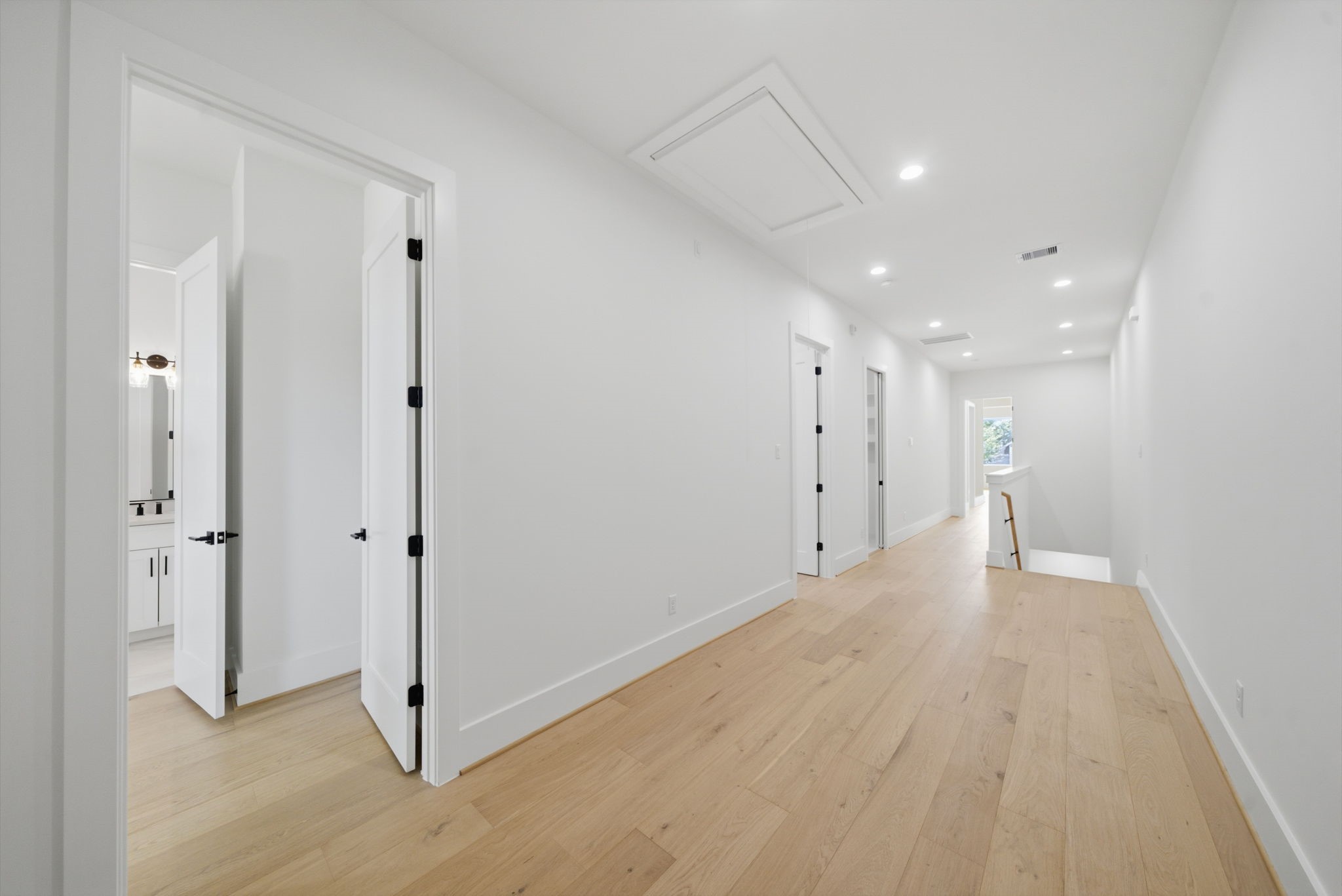 1229 Prince Street Houston, TX 77008 - Photo 11 of 32 Second-floor landing area large enough to accommodate a desk! (Photo is of a previously completed home. Finishes are subject to change.)