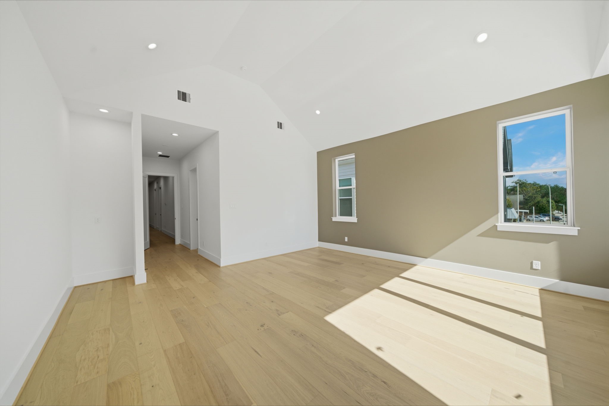 1229 Prince Street Houston, TX 77008 - Photo 18 of 32 Impressive primary bedroom features a unique cathedral ceiling and amazing oversized windows. (Photo is of a previously completed home. Finishes are subject to change.)