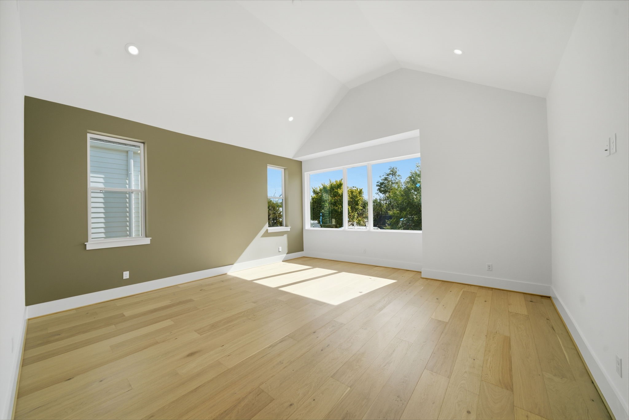 1229 Prince Street Houston, TX 77008 - Photo 21 of 32 Alternate view of the Impressive primary bedroom features a unique cathedral ceiling and amazing oversized windows. (Photo is of a previously completed home. Finishes are subject to change.)
