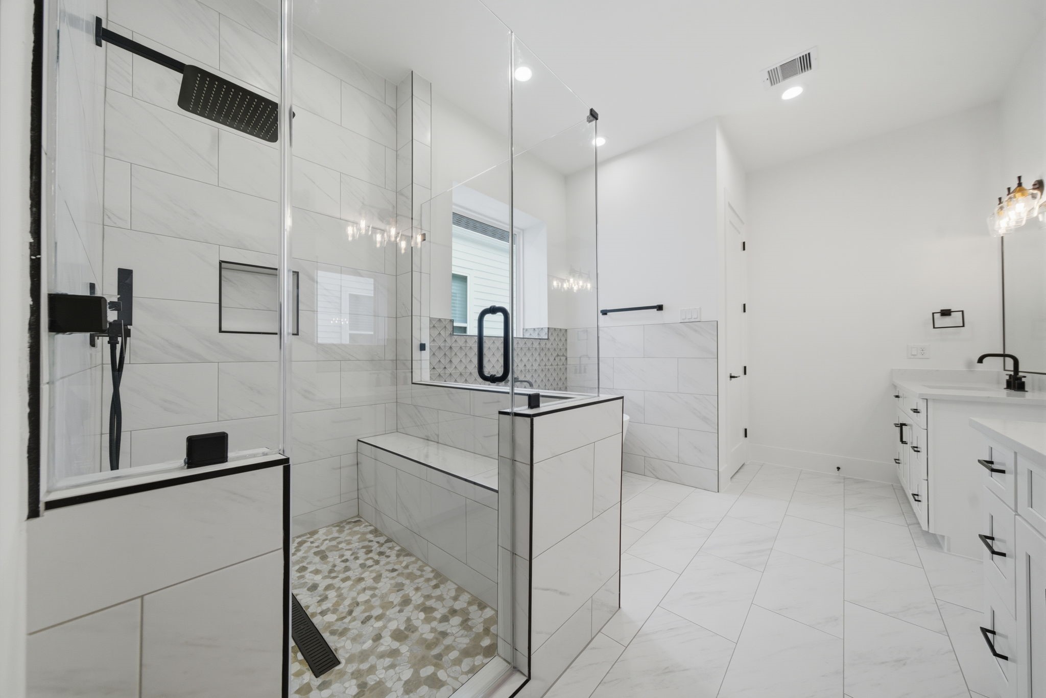 1229 Prince Street Houston, TX 77008 - Photo 27 of 32 Lovely freestanding soaking tub with decorative tile. (Photo is of a previously completed home. Finishes are subject to change.)