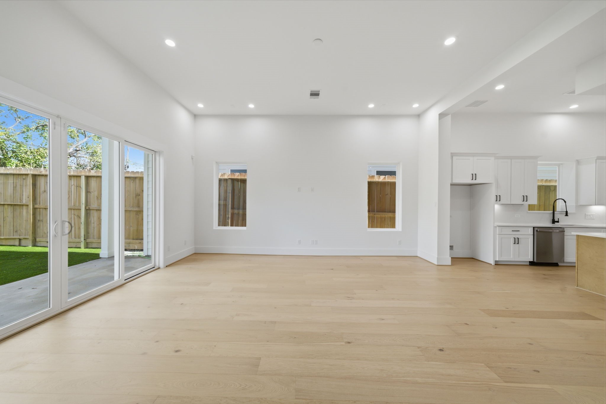 1229 Prince Street Houston, TX 77008 - Photo 7 of 32 Living/dining area with 12-foot ceilings, great natural light, and an oversized backyard, perfect for entertaining. (Photo is of a previously completed home. Finishes are subject to change.)