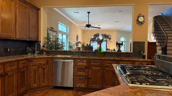 $578,000 | 2334 Camden Drive, Houston, TX 77021