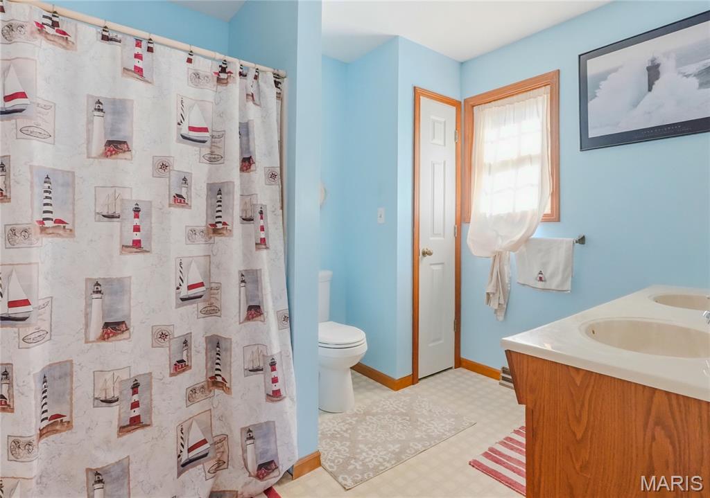 8700 Hartley Road Centralia, MO 65240 - Photo 3 of 29